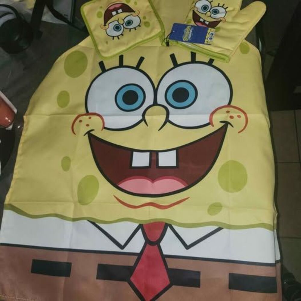 Nickelodeon SpongeBob SquarePants Kitchen Set Apron, Oven Mitt, and Pot Holder